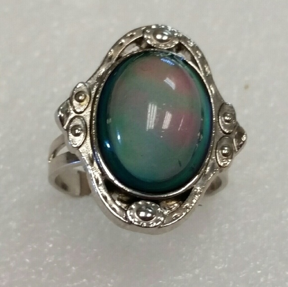 Jewelry - Mood ring silver plated